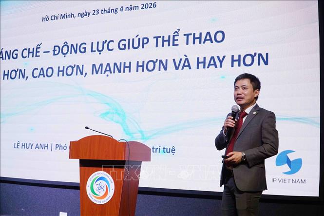 Ông Lê Huy Anh, Phó Cục trưởng Cục Sở hữu trí tuệ, Bộ Khoa học và Công nghệ chia sẻ tại toạ đàm. Ảnh: Thu Hoài - TTXVN