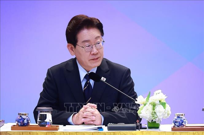 Korean President Lee Jae Myung at the roundtable on Vietnam–RoK economic, trade and investment cooperation. VNA Photo: Dương Giang