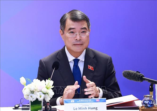 Vietnamese Prime Minister Le Minh Hung at the roundtable on Vietnam–RoK economic, trade and investment cooperation. VNA Photo: Dương Giang
