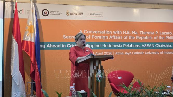 Ngoại trưởng Philippines Maria Theresa P. Lazaro phát biểu tại sự kiện. Ảnh: Minh Thái - Phóng viên TTXVN tại Indonesia