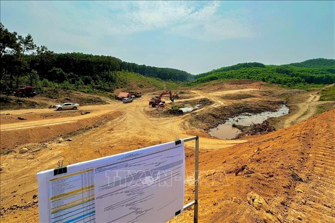 Dự án Khu xử lý chất thải rắn Nam Quảng Nam (thuộc xã Núi Thành). Ảnh: Trần Tĩnh - TTXVN  .