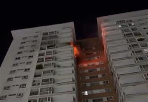 Cháy căn hộ chung cư tại TP Hồ Chí Minh, cư dân hoảng sợ tháo chạy