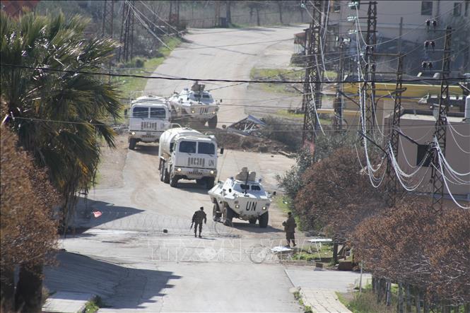 Lực lượng lâm thời LHQ tại Liban (UNIFIL) tuần tra ở Kafr Kila, Liban. Ảnh: THX/TTXVN