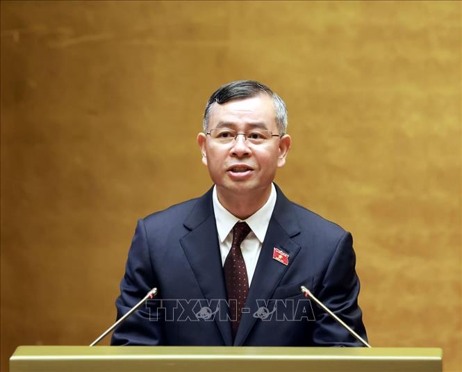 Bộ trưởng Bộ Tài chính Ngô Văn Tuấn, thừa ủy quyền của Thủ tướng Chính phủ trình bày Báo cáo giải trình, tiếp thu, chỉnh lý dự thảo Nghị quyết về phê chuẩn quyết toán ngân sách nhà nước năm 2024. Ảnh: Tuấn Anh - TTXVN