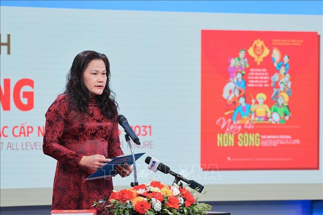 Nhà báo Nguyễn Thị Sự, Phó Tổng giám đốc TTXVN phát biểu tại Lễ ra mắt sách ảnh song ngữ 