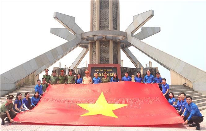 Những hoạt động tại chương trình góp phần bồi đắp lòng yêu nước, niềm tự hào dân tộc và ý thức trách nhiệm của thế hệ trẻ đối với sự nghiệp xây dựng, bảo vệ Tổ quốc. Ảnh: Võ Dung - TTXVN