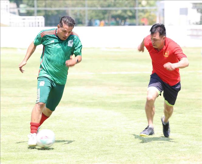 Một pha tranh bóng giữa 2 tiền đạo. Ảnh: Phi Hùng - PV TTXVN tại Mexico