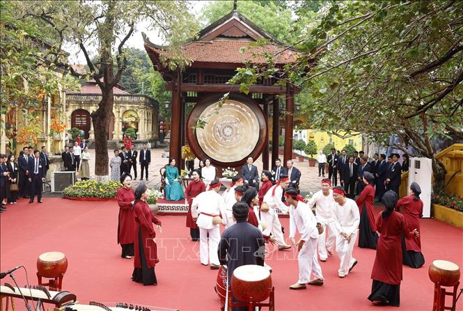 Chương trình biểu diễn nghệ thuật chào mừng Tổng thống Hàn Quốc Lee Jae Myung và Phu nhân do Tổng Bí thư, Chủ tịch nước Tô Lâm và Phu nhân Ngô Phương Ly chủ trì. Ảnh: Thống Nhất – TTXVN