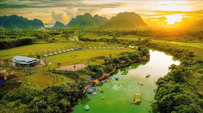 Mô hình cắm trại kết hợp giải trí, trải nghiệm tại điểm đến Phong Nha Valley (xã Phong Nha, Quảng Trị) thực sự lôi cuốn du khách. Ảnh: TTXVN phát