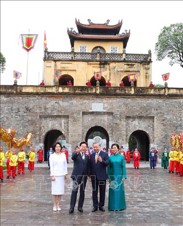 Tổng Bí thư, Chủ tịch nước Tô Lâm và Phu nhân Ngô Phương Ly cùng Tổng thống Hàn Quốc Lee Jae Myung và Phu nhân Kim Hye Kyung tại Hoàng Thành Thăng Long. Ảnh: Phạm Kiên - TTXVN