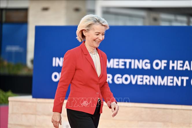 Chủ tịch Ủy ban châu Âu Ursula von der Leyen tới dự Hội nghị thượng đỉnh EU ở Ayia Napa, CH Cyprus, ngày 23/4/2026. Ảnh: THX/TTXVN
