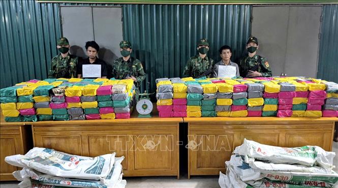 Chuyên án QB 525 và QT 925.3 cùng tang vật thu giữ là gần 800 kg ma túy các loại - thành tích điển hình, nổi bật của Bộ đội Biên phòng tỉnh Quảng Trị sau khi vận hành mô hình tổ chức mới. Ảnh: TTXVN phát