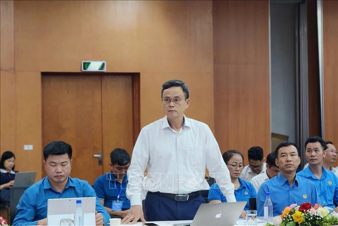 Ông Nguyễn Kim Cẩn, Phó Trưởng ban An toàn Tập đoàn Than – Khoáng sản Việt Nam phát biểu tại buổi đối thoại. Ảnh: Chu Thanh Vân - TTXVN