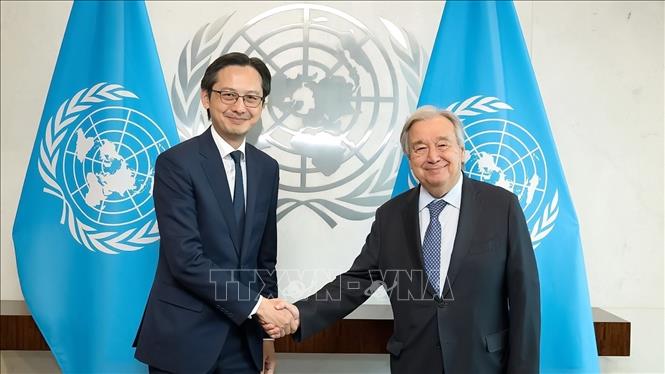 Đại sứ Đỗ Hùng Việt hội kiến Tổng thư ký LHQ António Guterres. Ảnh: Thanh Tuấn - Phóng viên TTXVN tại Mỹ