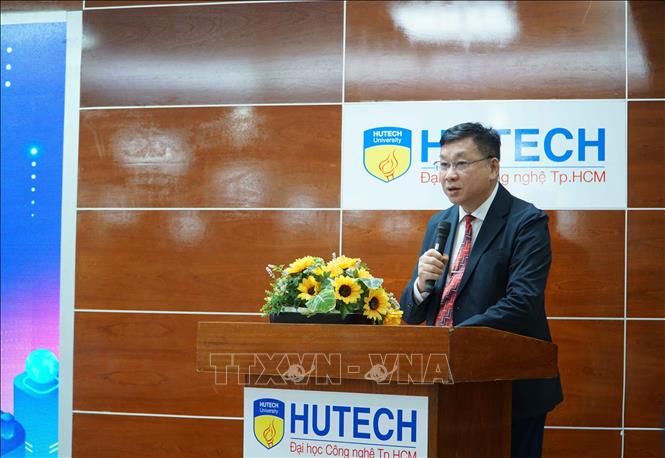 Ông Trần Lê Hồng, Phó Cục trưởng Cục Sở hữu trí tuệ - Bộ Khoa học và Công nghệ phát biểu tại hội thảo. Ảnh: Thu Hoài - TTXVN