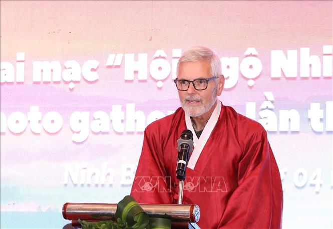 PSA President Johns Andrew Hughes speaks at the event. VNA Photo: Đức Phương 