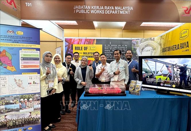 Sở Công trình Công cộng Malaysia giới thiệu cầu lắp ghép tại triển lãm. Ảnh: Viên Luyến - PV TTXVN tại Malaysia