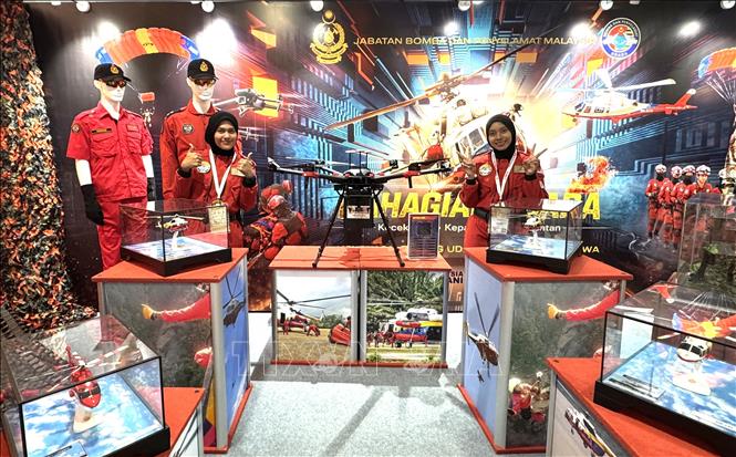 Một gian trưng bày của Sở Cứu hỏa và Cứu hộ Malaysia tại triển lãm. Ảnh: Viên Luyến - PV TTXVN tại Malaysia