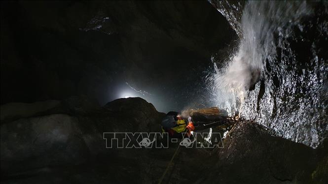 Hình ảnh suối nước tại Hang Cha Nghéo vừa được phát hiện tại Vườn quốc gia Phong Nha - Kẻ Bàng (Quảng Trị). Ảnh: Tá Chuyên - TTXVN