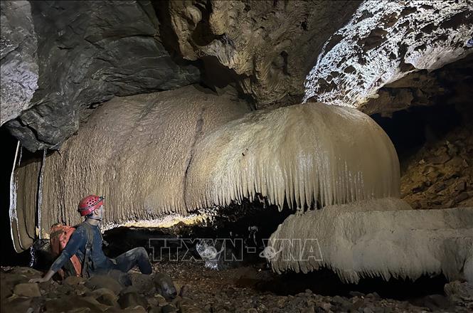 Hình ảnh thạch nhũ đầy hấp dẫn trong hang Nước Lặn vừa đươc phát hiện trong Vườn quốc gia Phong Nha - Kẻ Bàng (Quảng Trị). Ảnh: Tá Chuyên - TTXVN