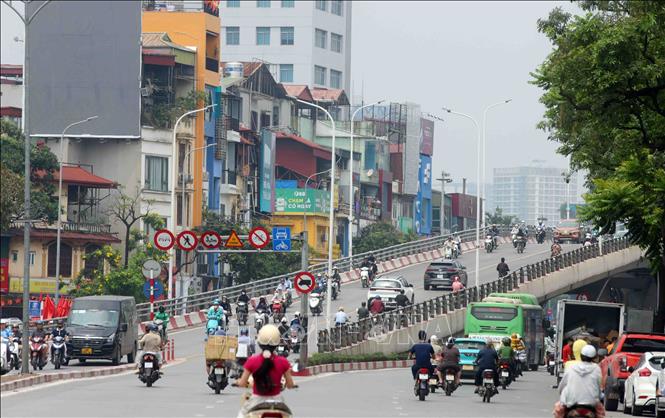 Giao thông thông thoáng tại khu vực cầu vượt Trần Khát Chân - Đại Cồ Việt. Ảnh: Phạm Kiên - TTXVN