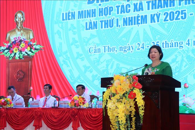 Phó Trưởng Ban Chỉ đạo quốc gia về kinh tế tập thể, Chủ tịch Liên minh Hợp tác xã Việt Nam Cao Xuân Thu Vân phát biểu chỉ đạo Đại hội. Ảnh: Thu Hiền - TTXVN