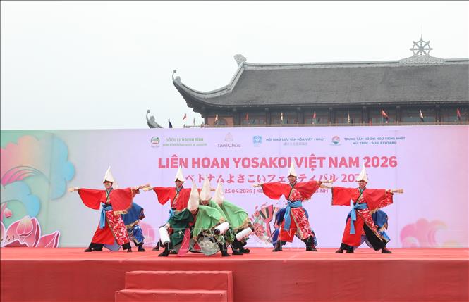 Màn trình diễn của các đội tham gia liên hoan. Ảnh: Thanh Tuấn - TTXVN 