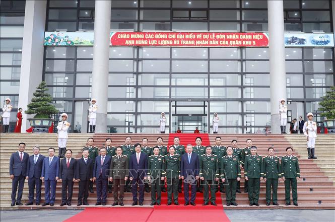 Tổng Bí thư, Chủ tịch nước Tô Lâm, Bí thư Quân ủy Trung ương và các đại biểu. Ảnh: Thống Nhất – TTXVN