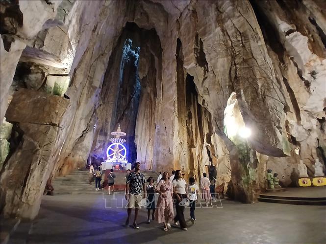 Năm 2025, thành phố Đà Nẵng đón 17,7 triệu lượt khách lưu trú, tăng 18,3% so với năm trước; trong đó khách quốc tế ước đạt 7,7 triệu lượt, tăng 25,8% so với năm 2024. Ảnh: Mỹ Hà-TTXVN