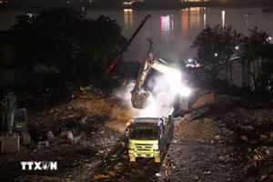 Hà Nội: Xuyên đêm giải phóng mặt bằng phục vụ dự án cầu Trần Hưng Đạo