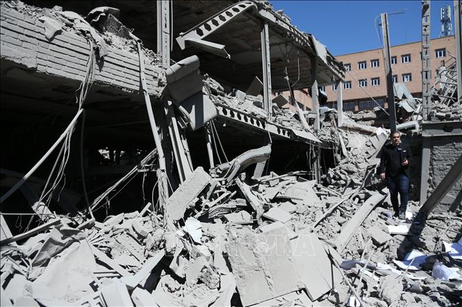 Cảnh đổ nát tại trường Đại học công nghệ Sharif sau các cuộc không kích của Mỹ và Israel xuống Tehran, Iran ngày 7/4/2026. Ảnh: THX/TTXVN