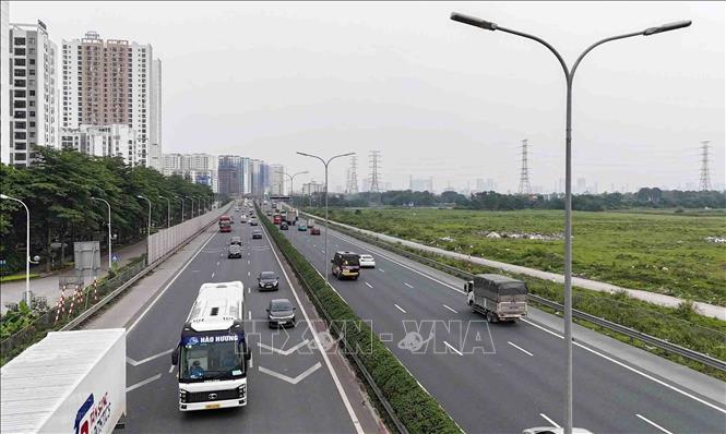 Cao tốc Pháp Vân - Cầu Giẽ hướng ra khỏi trung tâm Thủ đô thông thoáng trong ngày đầu tiên kỳ nghỉ lễ Giỗ Tổ Hùng Vương. Ảnh: Phạm Kiên - TTXVN