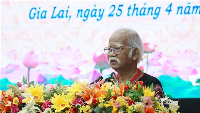 Nguyên Chủ tịch Hội đồng Dân tộc của Quốc hội Ksor Phước phát biểu tại buổi toạ đàm. Ảnh: Hoài Nam – TTXVN