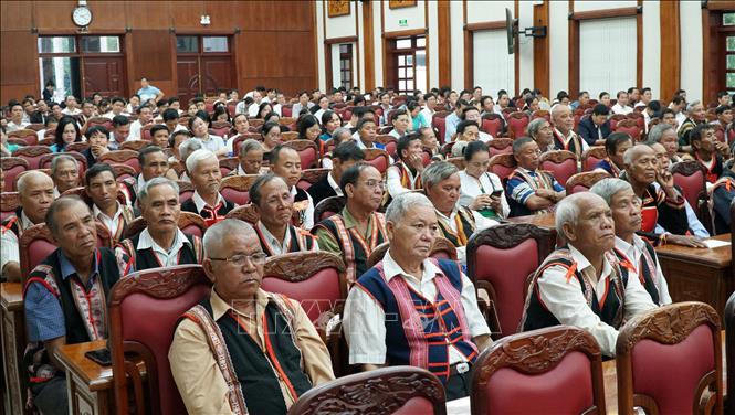 Các đại biểu già làng, người có uy tín trên địa bàn tỉnh Gia Lai tham gia buổi toạ đàm. Ảnh: Hoài Nam – TTXVN
