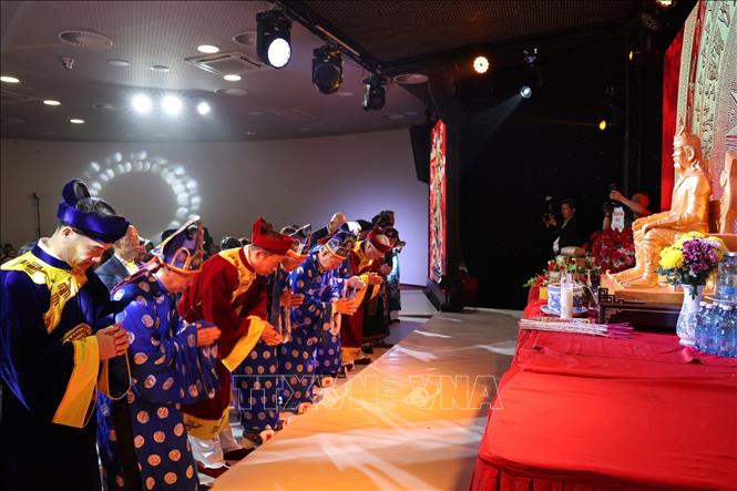 Các thành viên ban tế lễ là những người trực tiếp thực hiện phần nghi thức trang trọng nhất của buổi lễ. Ảnh: Việt Thắng - PV TTXVN tại Séc