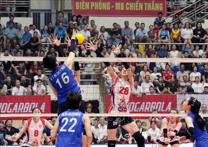 Ở nội dung nữ, Hà Nội Tasco Auto thắng 3-0 trước Hoá chất Đức Giang Lào Cai để giành ngôi vô địch. Ảnh: Tạ Toàn – TTXVN