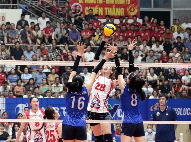 Ở nội dung nữ, Hà Nội Tasco Auto thắng 3-0 trước Hoá chất Đức Giang Lào Cai để giành ngôi vô địch. Ảnh: Tạ Toàn – TTXVN