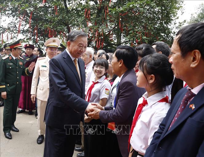 Tổng Bí thư, Chủ tịch nước Tô Lâm với các tầng lớp nhân dân tại Khu di tích lịch sử Quốc gia Đặc biệt Đền Hùng. Ảnh: Thống Nhất – TTXVN