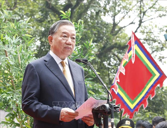 Tổng Bí thư, Chủ tịch nước Tô Lâm nói chuyện với các tầng lớp nhân dân tại Khu di tích lịch sử Quốc gia Đặc biệt Đền Hùng. Ảnh: Thống Nhất – TTXVN