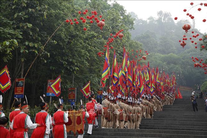 The ceremonial procession sets off toward Nghia Linh Mountain, where the Hung Kings are worshipped. Photo: Hoang Hung – VNA