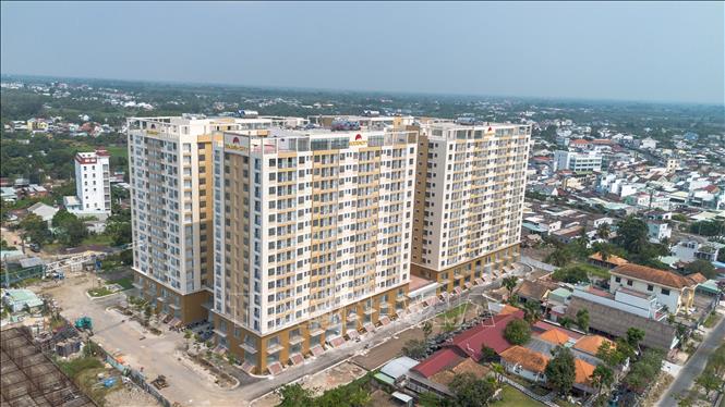 Giai đoạn 1 thuộc Dự án Chung cư nhà ở xã hội Golden City, phường Tân Ninh, tỉnh Tây Ninh cơ bản hoàn thành gồm 4 block với 917 căn hộ, trong đó có 825 căn nhà ở xã hội. Ảnh: Giang Phương - TTXVN