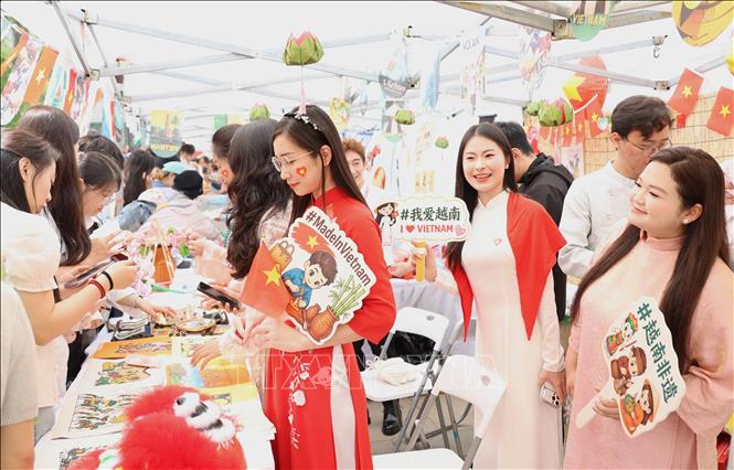 Gian hàng Việt Nam tại Lễ hội Văn hóa Thế giới lần thứ 21. Ảnh: Quang Hưng - PV TTXVN tại Trung Quốc