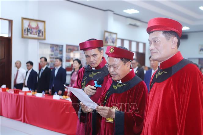 Ban Tổ chức Lễ Giỗ Tổ Hùng Vương tại Lào năm 2026 thực hiện nghi thức Tế lễ đọc Chúc văn tưởng niệm các Vua Hùng. Ảnh: Xuân Tú - PV TTXVN tại Lào