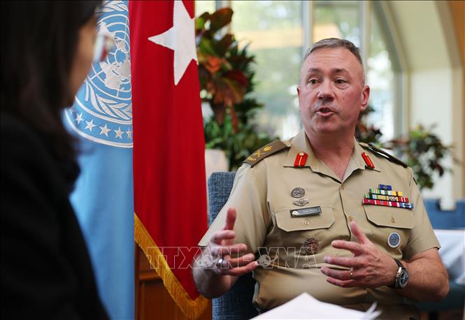 Trung tướng Scott Winter - Phó trưởng phái bộ Bộ Tư lệnh Liên hợp quốc (UNC) - trả lời phỏng vấn báo chí tại Seoul, Hàn Quốc ngày 26/4/2026. Ảnh: THX/TTXVN