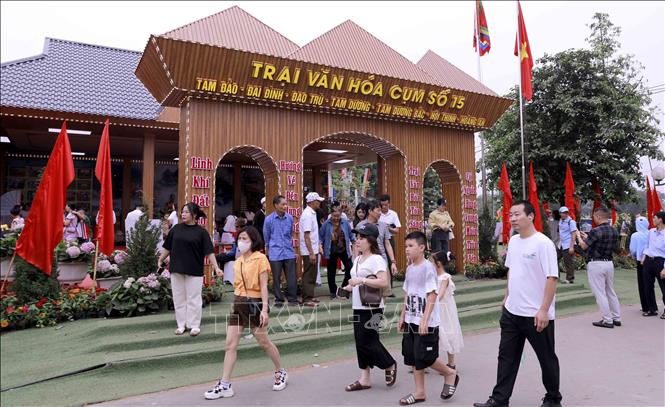 Mỗi trại mang một chủ đề riêng, giới thiệu nét đặc trưng văn hóa của các địa phương tại Hội trại Đền Hùng. Ảnh: Hoàng Hùng – TTXVN