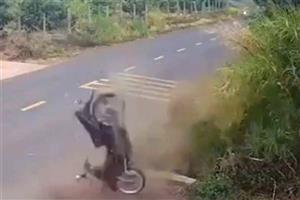 Từ vụ cựu Thiếu tá CSGT bị khởi tố, ‘người dân không cứu người bị tai nạn có bị xử lý’?