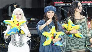 Mỹ Anh cảm ơn khán giả sau khi... trượt ngã trên sân khấu