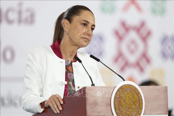 Nhiều nhà lãnh đạo khác gồm Thủ tướng Israel Benjamin Netanyahu, Thủ tướng Ấn Độ Narendra Modi, Thủ tướng Canada Mark Carney, Tổng thống Mexico Claudia Sheinbaum (ảnh) và Thủ tướng Pakistan Shehbaz Sharif cũng bày tỏ sự nhẹ nhõm khi Tổng thống Trump và Phu nhân an toàn sau sự cố. Ảnh: THX/TTXVN