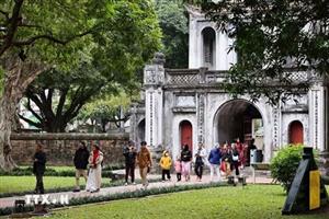 Các di tích, danh thắng ở Hà Nội hút khách dịp nghỉ lễ Giỗ Tổ Hùng Vương