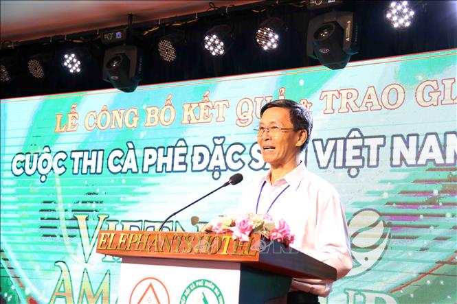 Ông Trịnh Đức Minh, Chủ tịch Hiệp hội Cà phê Buôn Ma Thuột, Trưởng Ban Tổ chức cuộc thi phát biểu bế mạc cuộc thi. Ảnh: Hoài Thu – TTXVN